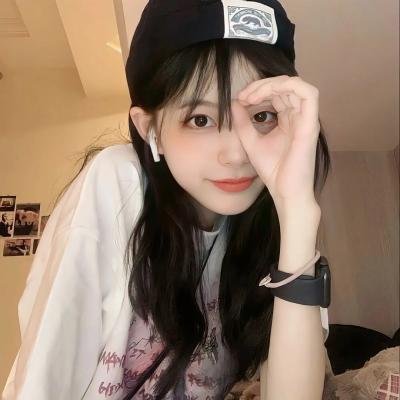 一个女王的少女时代 封面